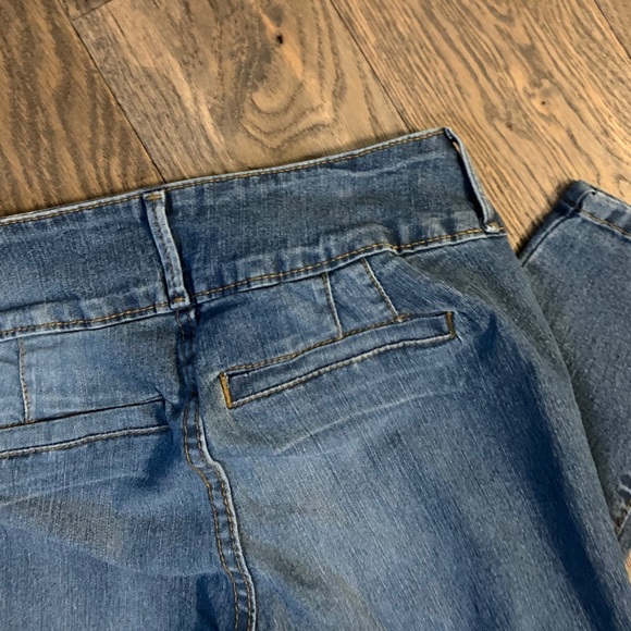 Mid Rise Jeans - Picture 2 of 2